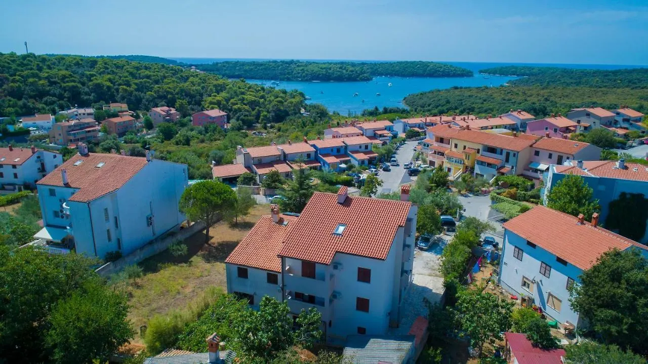 Apartments Cezar Vinkuran 0*,  Chorvatsko