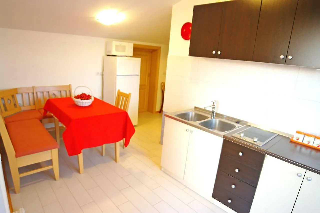 Apartments Cezar Vinkuran 0*,
